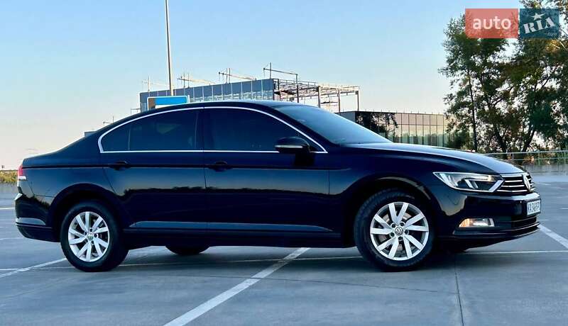 Седан Volkswagen Passat 2019 в Киеве