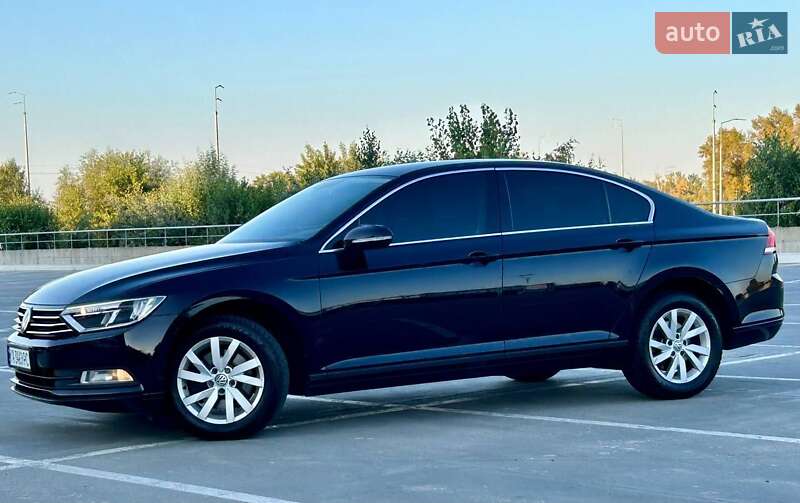 Седан Volkswagen Passat 2019 в Киеве