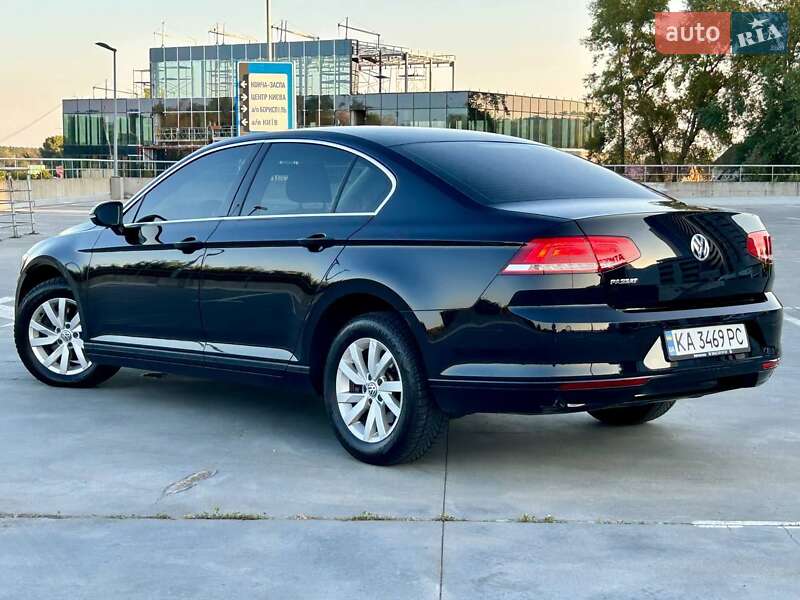 Седан Volkswagen Passat 2019 в Киеве