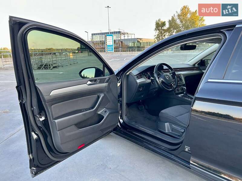 Седан Volkswagen Passat 2019 в Киеве