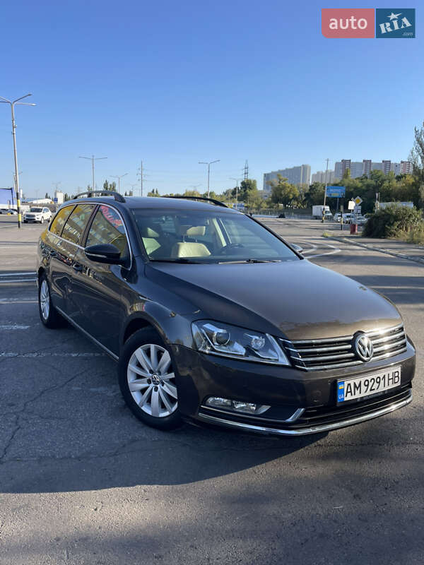 Универсал Volkswagen Passat 2014 в Киеве