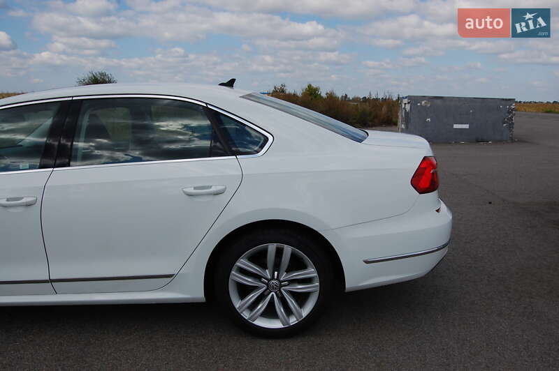 Седан Volkswagen Passat 2015 в Києві