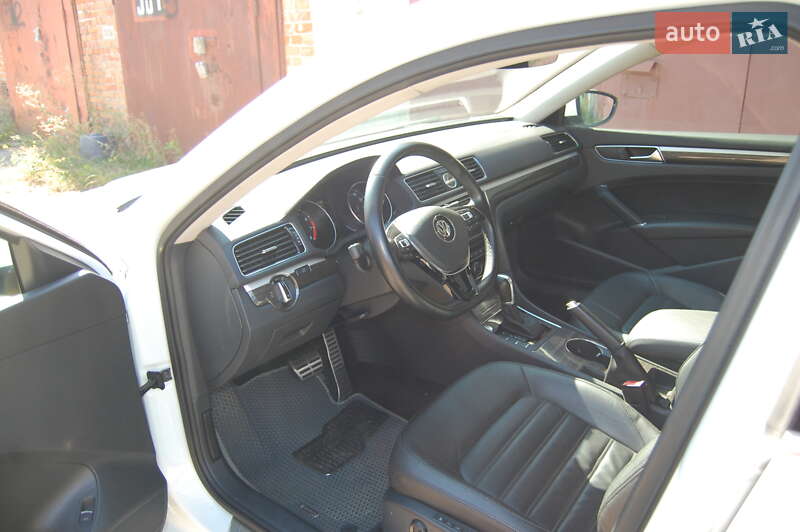 Седан Volkswagen Passat 2015 в Києві