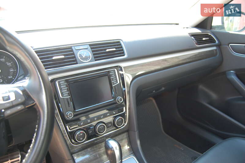 Седан Volkswagen Passat 2015 в Києві