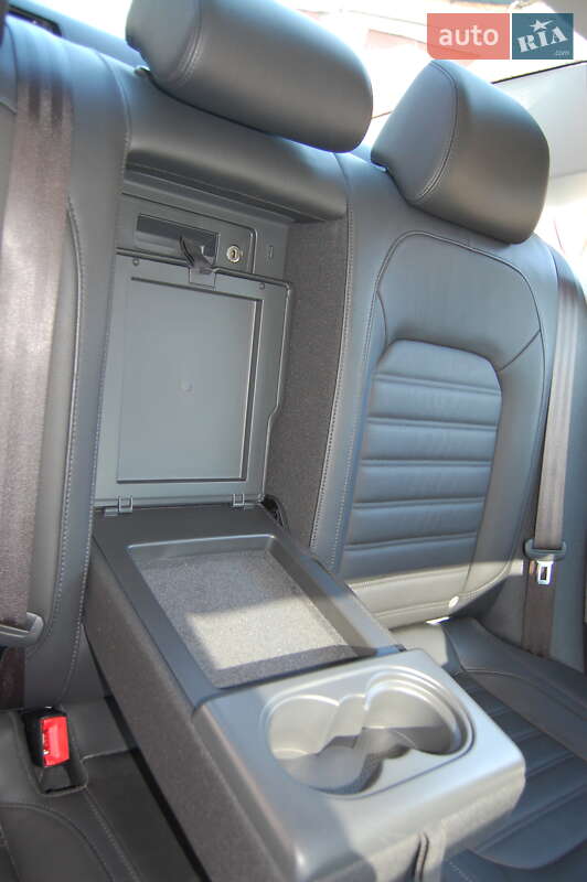 Седан Volkswagen Passat 2015 в Києві