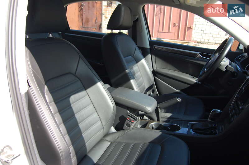 Седан Volkswagen Passat 2015 в Києві