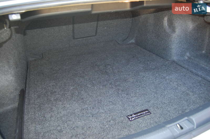 Седан Volkswagen Passat 2015 в Києві