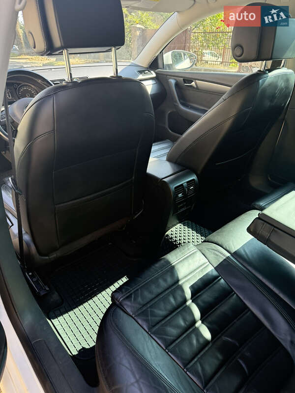 Универсал Volkswagen Passat 2012 в Львове