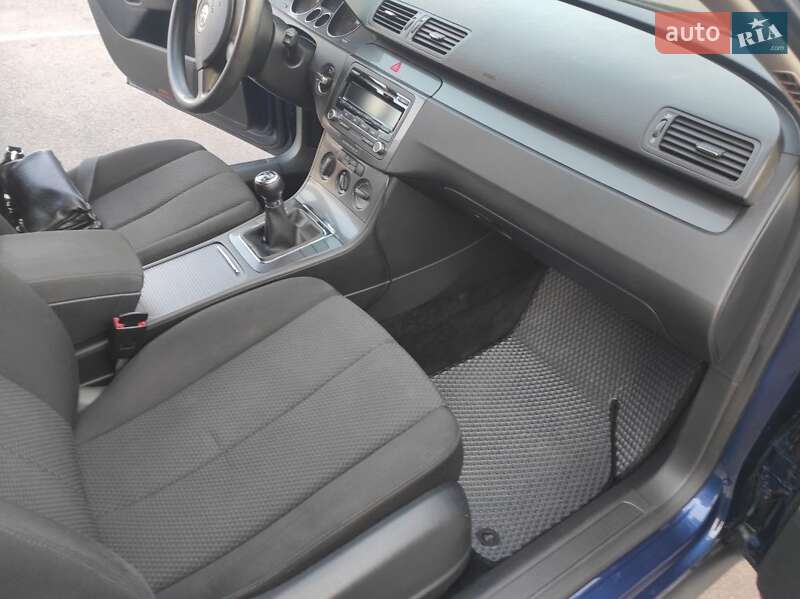 Седан Volkswagen Passat 2005 в Каменском