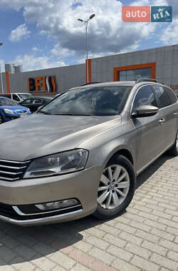 Универсал Volkswagen Passat 2012 в Хусте