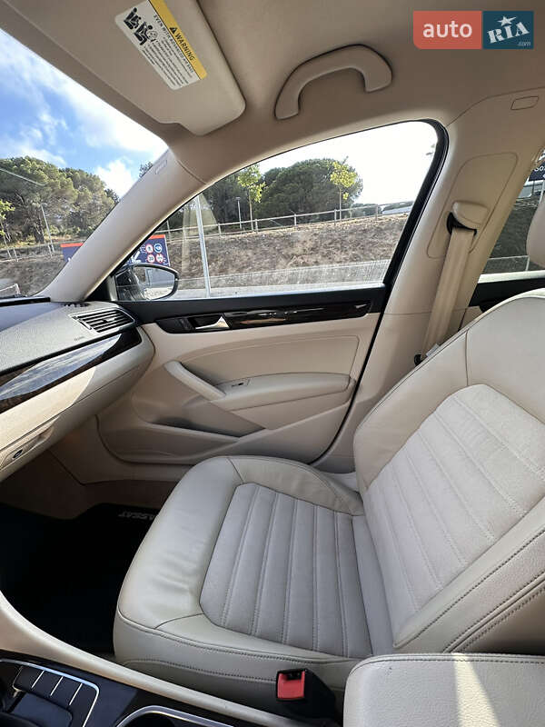 Седан Volkswagen Passat 2013 в Києві