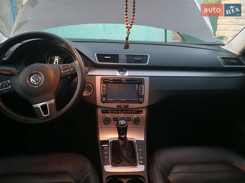 Универсал Volkswagen Passat 2014 в Киеве