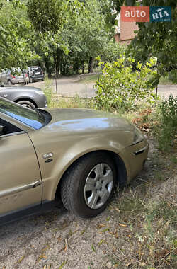 Седан Volkswagen Passat 2001 в 