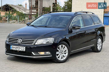 Універсал Volkswagen Passat 2014 в Житомирі