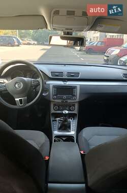 Універсал Volkswagen Passat 2011 в 