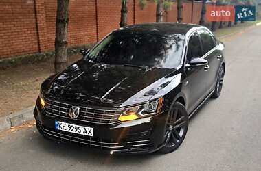 Седан Volkswagen Passat 2018 в Днепре