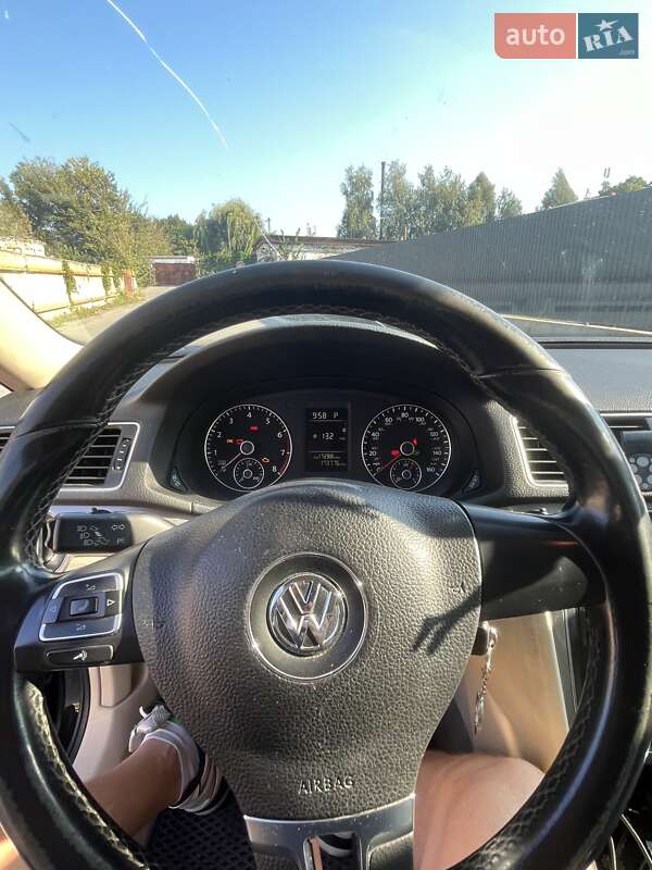 Седан Volkswagen Passat 2014 в Луцке фото 8 Седан Volkswagen Passat 2014 в Луцке
