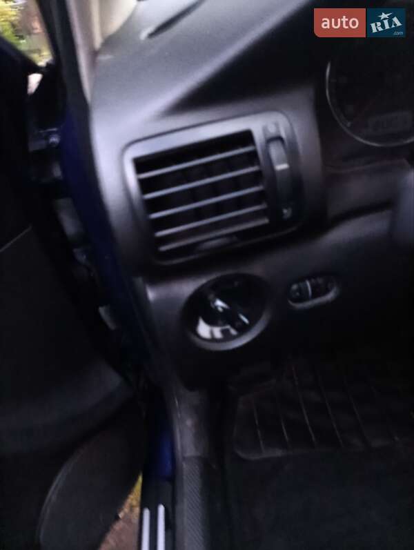 Седан Volkswagen Passat 2004 в Луцке фото 10 Седан Volkswagen Passat 2004 в Луцке
