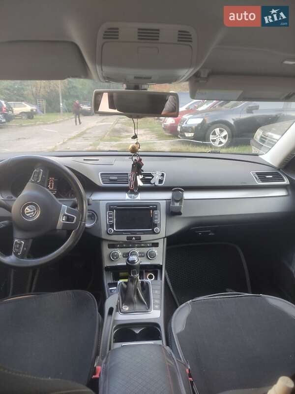 Универсал Volkswagen Passat 2012 в Киеве