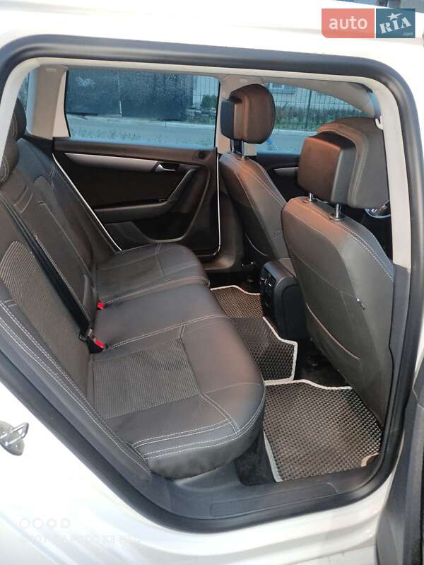 Универсал Volkswagen Passat 2012 в Киеве