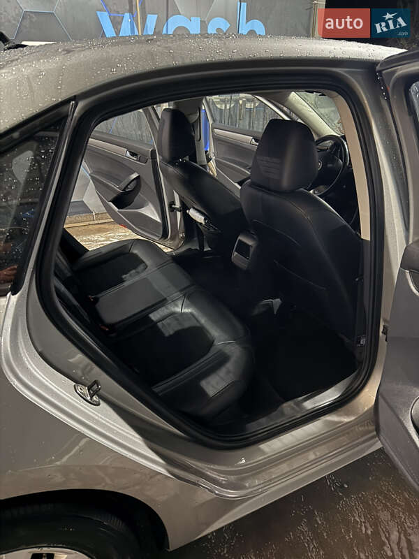 Седан Volkswagen Passat 2012 в Фастове