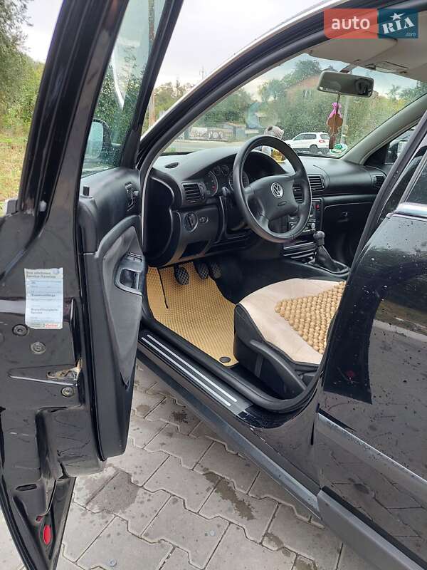 Седан Volkswagen Passat 2003 в Чернівцях