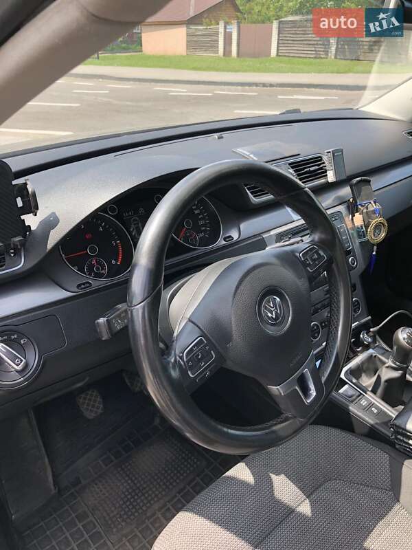 Універсал Volkswagen Passat 2014 в Бобровиці