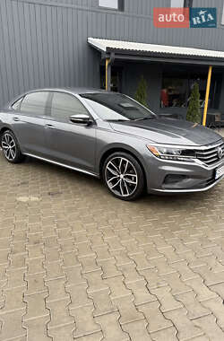 Седан Volkswagen Passat 2020 в Чернівцях