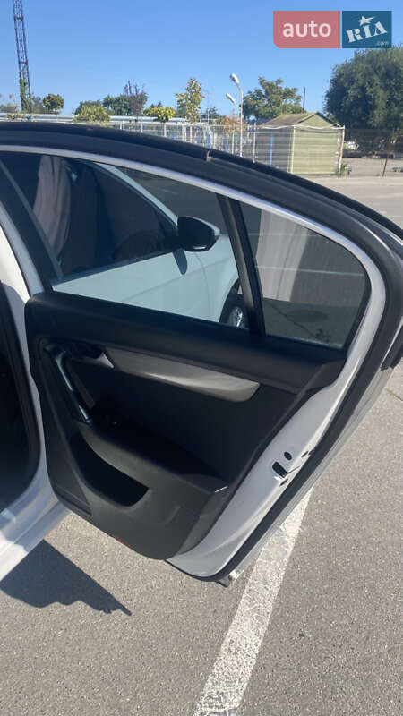 Седан Volkswagen Passat 2013 в Днепре