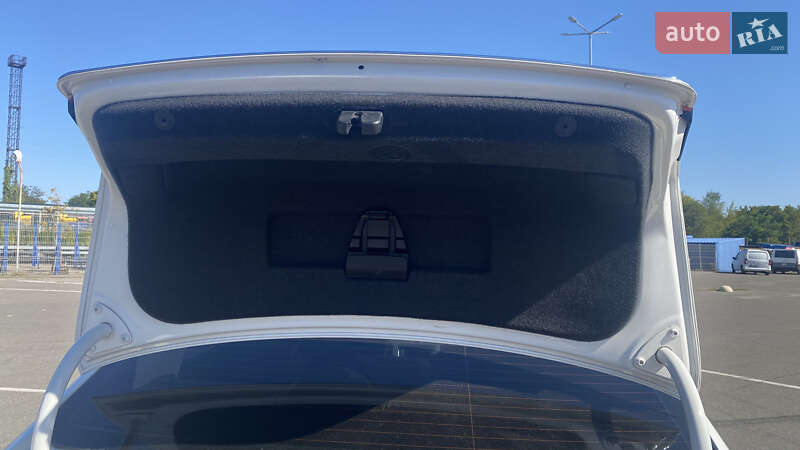 Седан Volkswagen Passat 2013 в Днепре