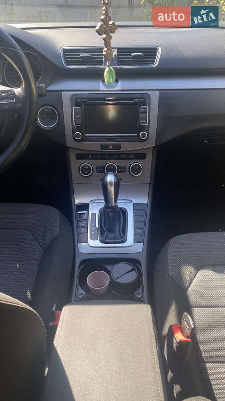 Седан Volkswagen Passat 2013 в Днепре