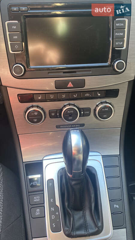 Седан Volkswagen Passat 2013 в Днепре