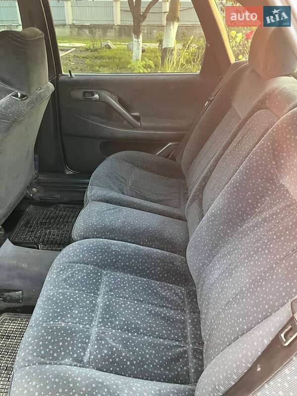 Седан Volkswagen Passat 1994 в Самборі