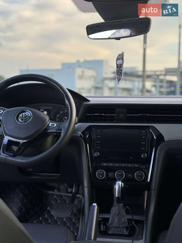 Седан Volkswagen Passat 2021 в Коростене