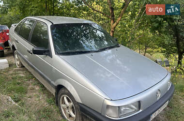 Седан Volkswagen Passat 1991 в Каневі