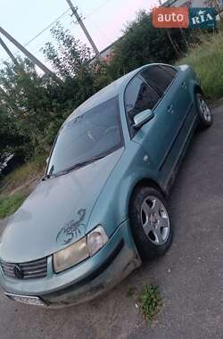 Седан Volkswagen Passat 1999 в Сколе