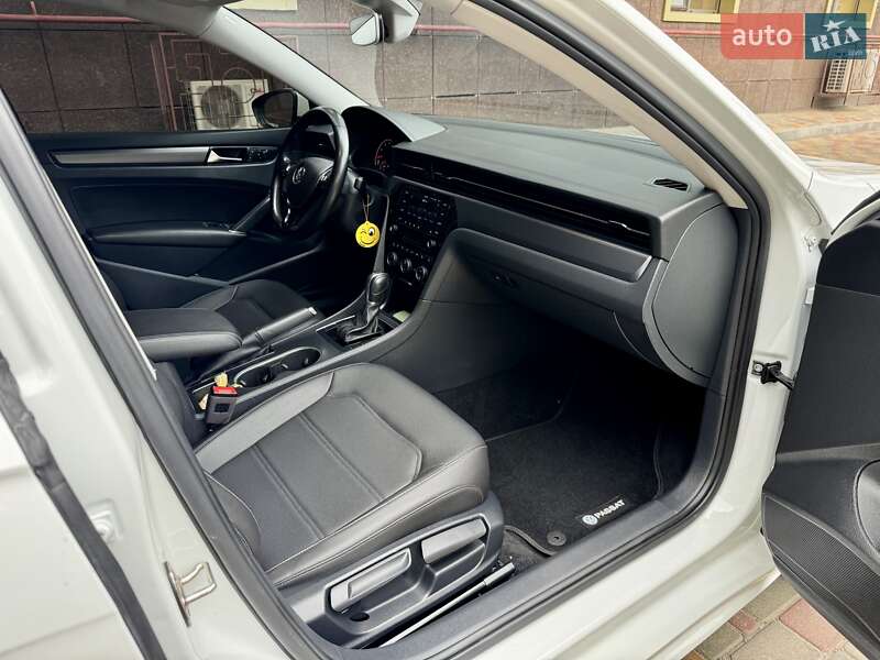 Седан Volkswagen Passat 2020 в Одессе