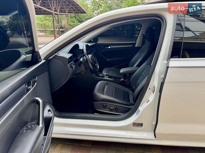 Седан Volkswagen Passat 2020 в Одессе