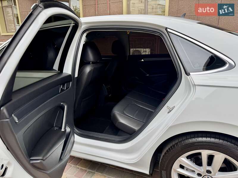Седан Volkswagen Passat 2020 в Одессе