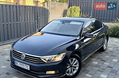 Седан Volkswagen Passat 2016 в Львове
