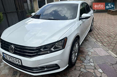 Седан Volkswagen Passat 2016 в Днепре