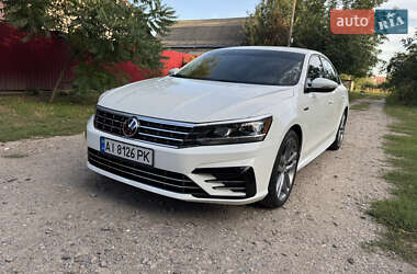 Седан Volkswagen Passat 2018 в Киеве