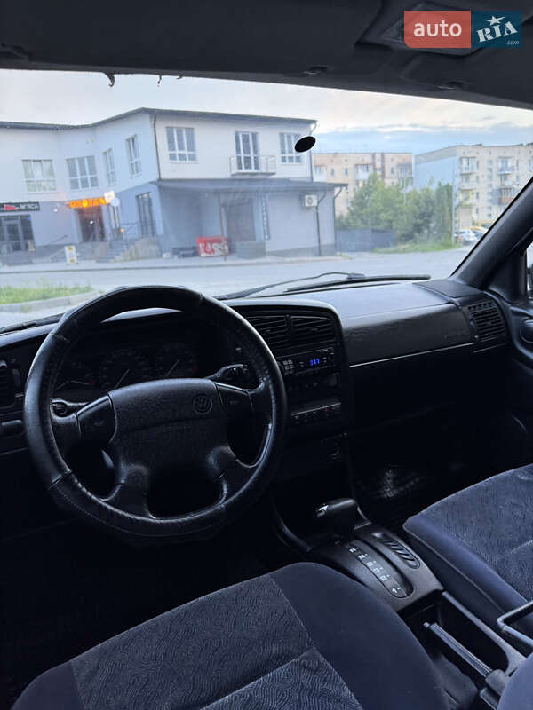 Універсал Volkswagen Passat 1995 в Кременці