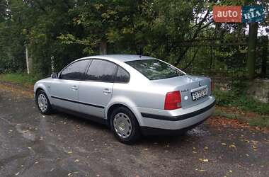 Седан Volkswagen Passat 1999 в 