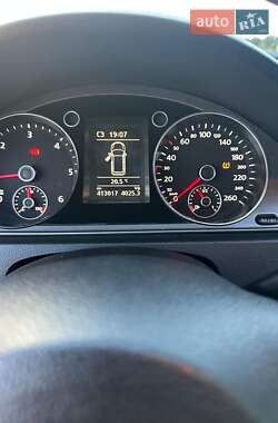 Універсал Volkswagen Passat 2012 в 