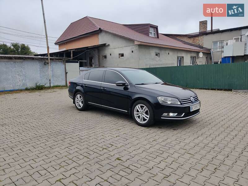 Седан Volkswagen Passat 2011 в Сокале