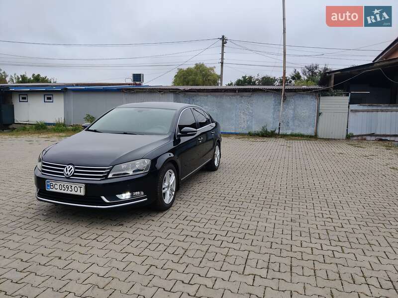 Седан Volkswagen Passat 2011 в Сокале