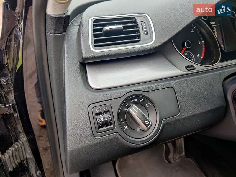 Седан Volkswagen Passat 2011 в Сокале