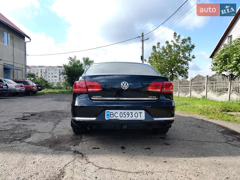 Седан Volkswagen Passat 2011 в Сокале