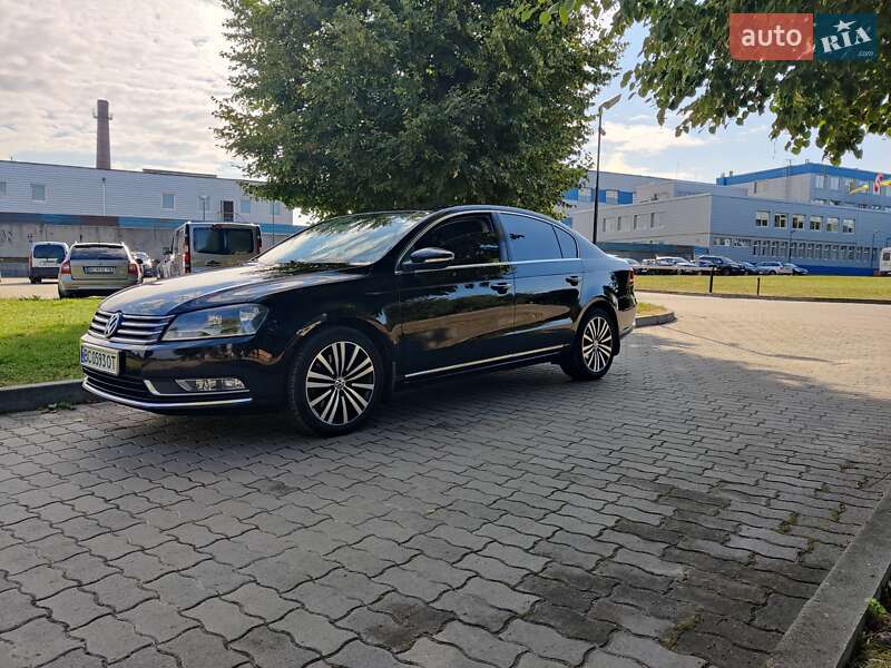 Седан Volkswagen Passat 2011 в Сокале